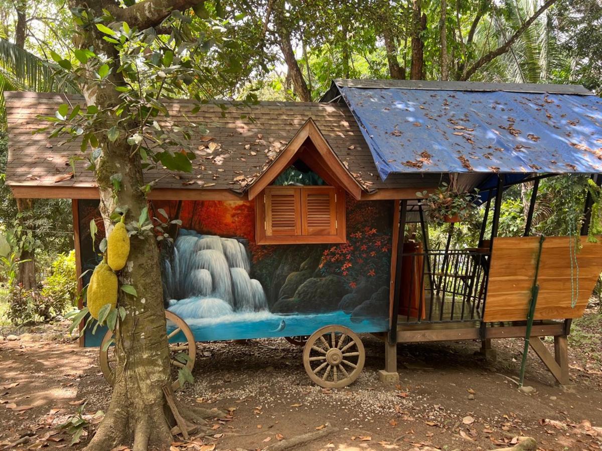 Gypsy Wagons Hotel ปาโวเนส ภายนอก รูปภาพ