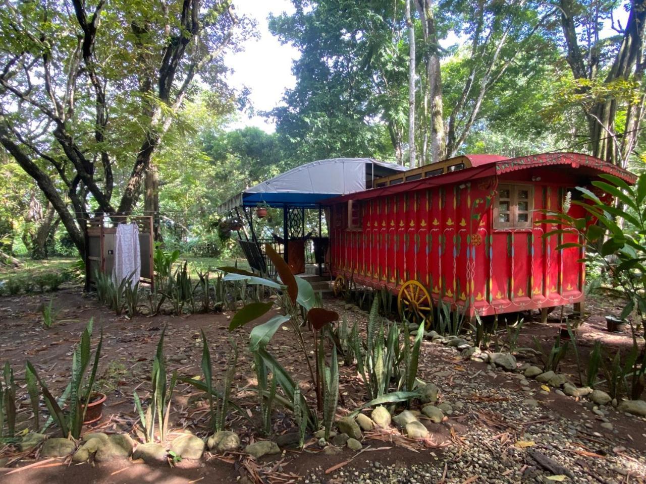 Gypsy Wagons Hotel ปาโวเนส ภายนอก รูปภาพ