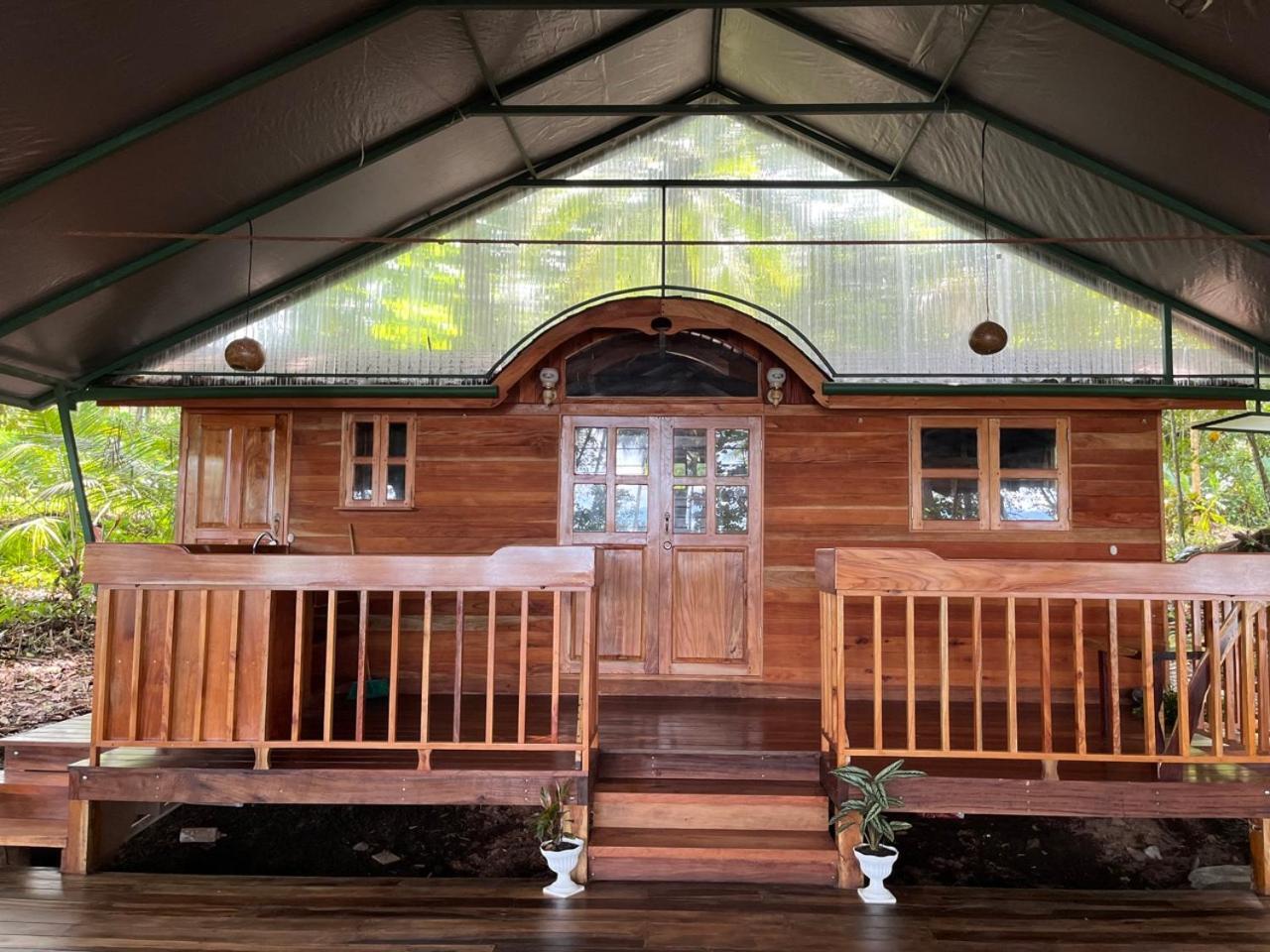 Gypsy Wagons Hotel ปาโวเนส ภายนอก รูปภาพ